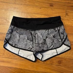 Lululemon 2.5 inch speed up shorts size 4